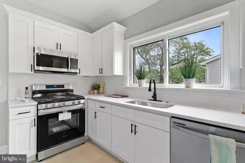 8247 River Rd, Pennsauken, NJ 08110