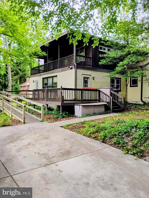 41 Spring Lake Dr, Clementon, NJ 08021