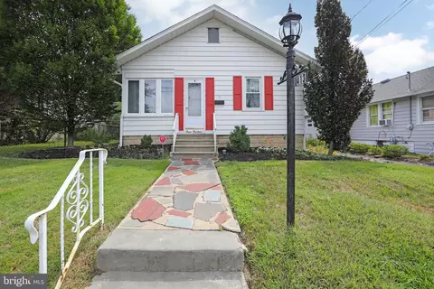 413 N Warwick Rd, Magnolia, NJ 08049