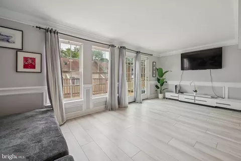 Living - 31 Golf View Ct, Pine Hill, NJ 08021 photo 2 of 2