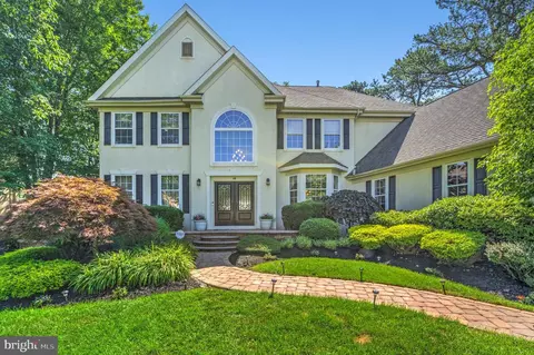 18 Knottingham Dr, Voorhees, NJ 08043
