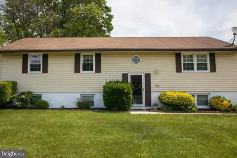 113 Centennial Dr, Sicklerville, NJ 08081