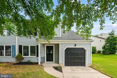 10 Woodmill Dr, Clementon, NJ 08021