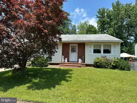 29 E Maple Ave, Bellmawr, NJ 08031