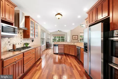 Entry Way - 420 E Cottage Ave, Haddonfield, NJ 08033 photo 6 of 8