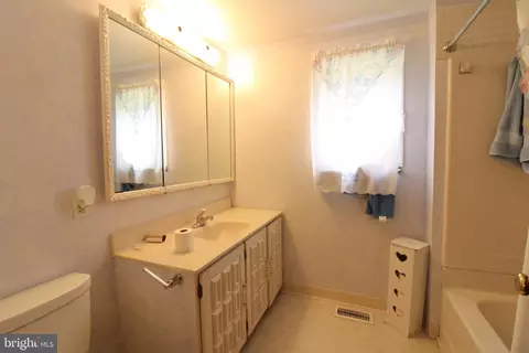 Bath - 412 Wallace Ave, Lindenwold, NJ 08021 photo 1 of 3