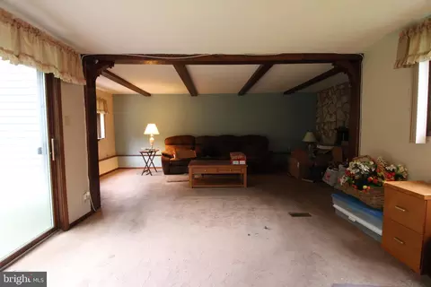 Living - 412 Wallace Ave, Lindenwold, NJ 08021 photo 1 of 2