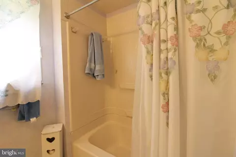 Bath - 412 Wallace Ave, Lindenwold, NJ 08021 photo 2 of 3