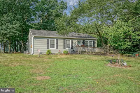 16 Pin Oak Dr, Atco, NJ 08004