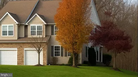 360 Hidden Dr, Blackwood, NJ 08012