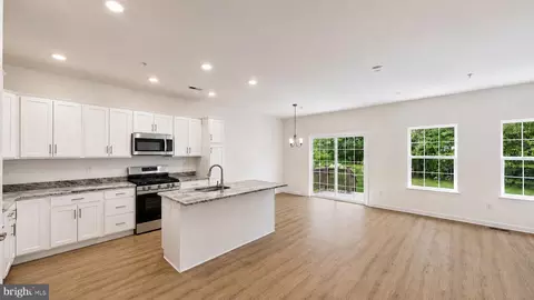 4 Wayne Ct, Blackwood, NJ 08012