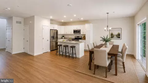 6 Wayne Ct, Blackwood, NJ 08012
