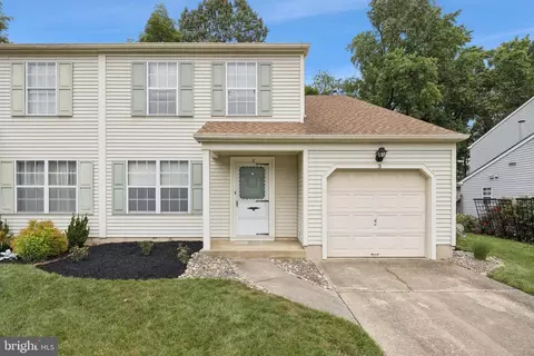 3 Woodmill Dr, Clementon, NJ 08021