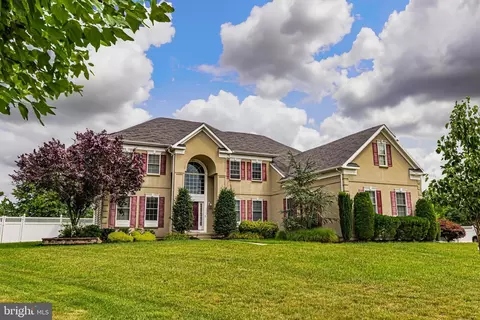 129 Blue Meadow Ln, Sicklerville, NJ 08081