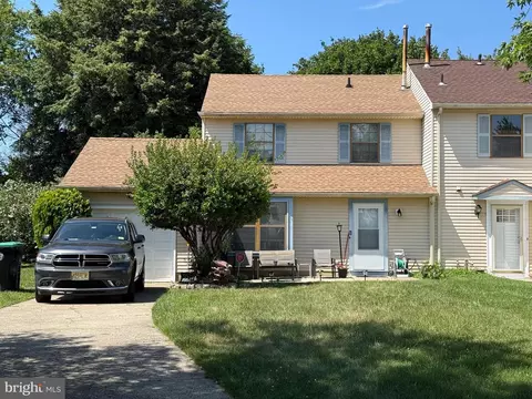 31 Hewitt Ln, Sicklerville, NJ 08081