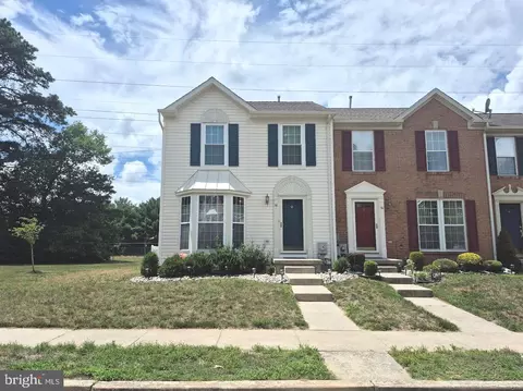 16 Colts Neck Dr, Sicklerville, NJ 08081