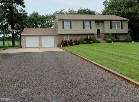Exterior - 12 Seth Dr, Hammonton, NJ 08037 photo 4 of 6