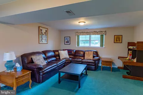 Living - 12 Seth Dr, Hammonton, NJ 08037 photo 2 of 4