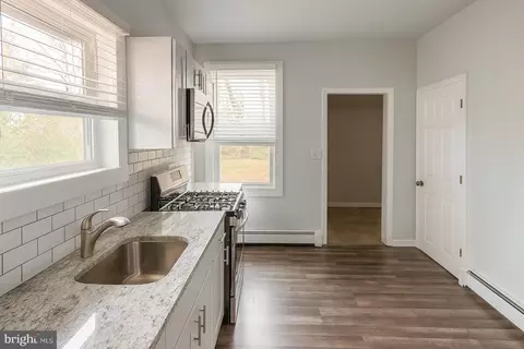 Entry Way - 725 E Linden Ave, Lindenwold, NJ 08021 photo 1 of 2