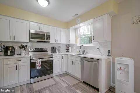 Kitchen - 16 E Judith Dr, Hammonton, NJ 08037 photo 3 of 3