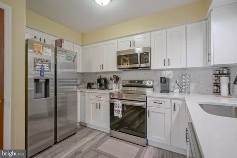Kitchen - 16 E Judith Dr, Hammonton, NJ 08037 photo 2 of 3