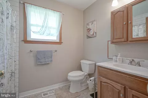 Bath - 16 E Judith Dr, Hammonton, NJ 08037 photo 1 of 1