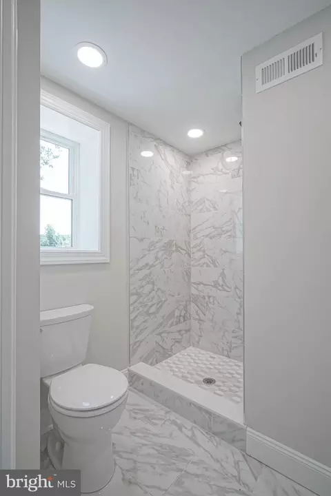 Bath - 448 Spring Rd, Hammonton, NJ 08037 photo 3 of 4