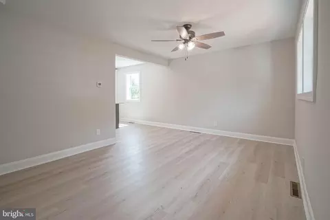 Living - 448 Spring Rd, Hammonton, NJ 08037 photo 2 of 4