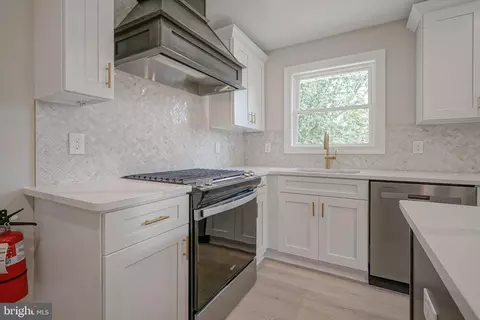 Kitchen - 448 Spring Rd, Hammonton, NJ 08037 photo 4 of 4