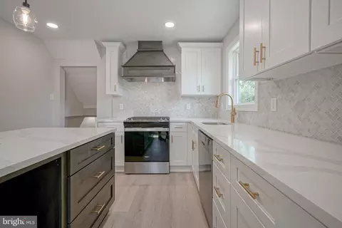 Kitchen - 448 Spring Rd, Hammonton, NJ 08037 photo 3 of 4