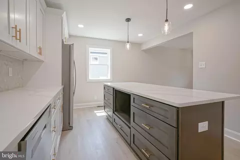 Entry Way - 448 Spring Rd, Hammonton, NJ 08037 photo 1 of 3