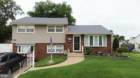 317 Cecelia Dr, Blackwood, NJ 08012
