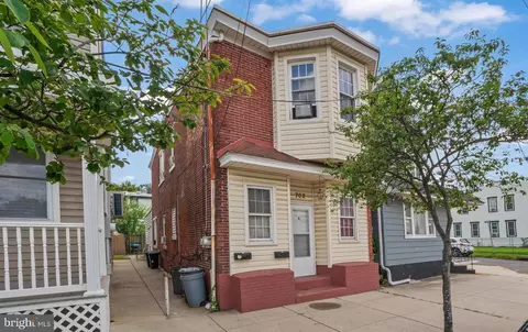 702 Market St, Gloucester City, NJ 08030