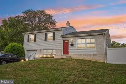 202 W Maiden Ln, Somerdale, NJ 08083