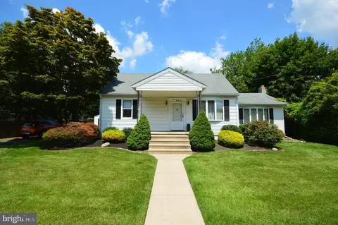 221 Clementon Ave, Blackwood, NJ 08012