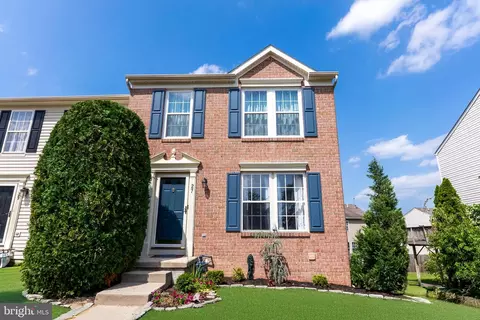 27 Players Ln, Pine Hill, NJ 08021