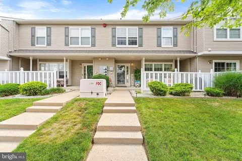 103 Tanglewood Dr, Sicklerville, NJ 08081