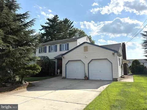 30 Springlane Dr, Blackwood, NJ 08012