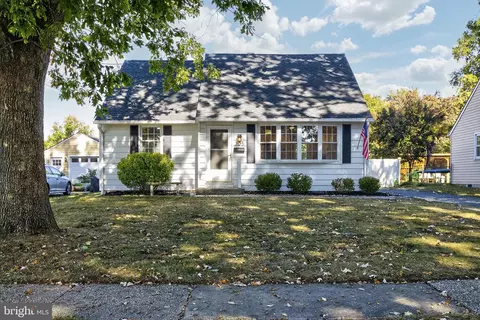 305 W 4th Ave, Barrington, NJ 08007