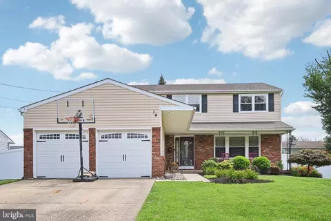14 N Syracuse Dr, Cherry Hill, NJ 08034