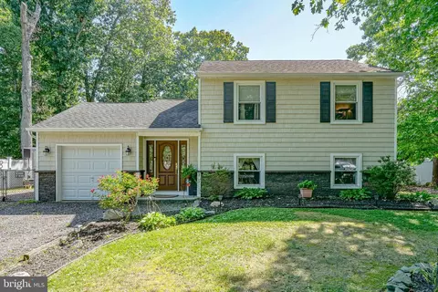 602 Autumn Crest Dr, Waterford Works, NJ 08089