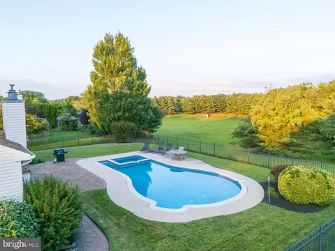 20 Chambord Ln, Voorhees, NJ 08043