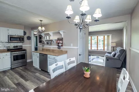323 Orlando Ave, Gloucester City, NJ 08030