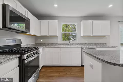 Kitchen - 161 Ciseley Dr, Sicklerville, NJ 08081 photo 3 of 4