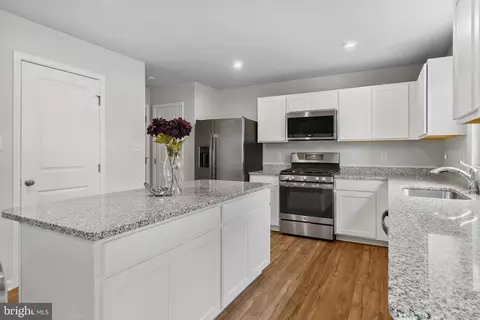 Kitchen - 161 Ciseley Dr, Sicklerville, NJ 08081 photo 4 of 4