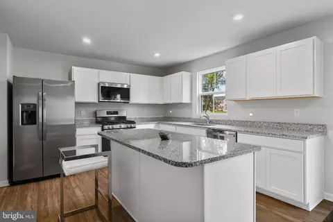 Kitchen - 161 Ciseley Dr, Sicklerville, NJ 08081 photo 2 of 4
