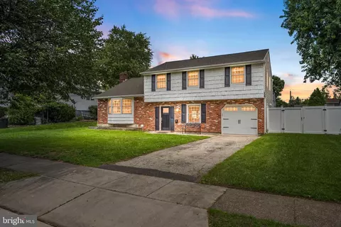 98 Knollwood Dr, Cherry Hill, NJ 08002
