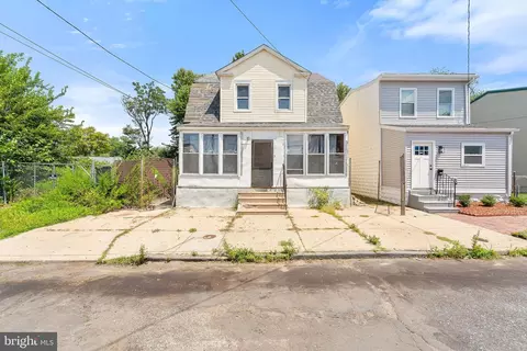 1130 N 25th St, Camden, NJ 08105