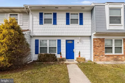 19 Vernon Ct, Sicklerville, NJ 08081