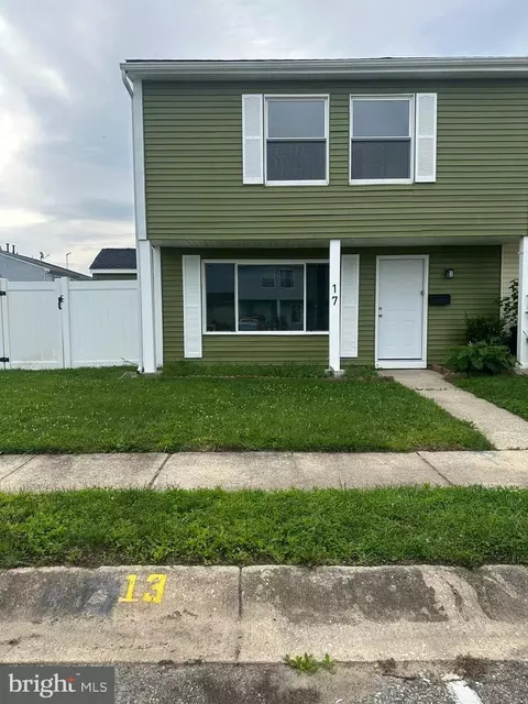 17 Lawrence Ct, Sicklerville, NJ 08081